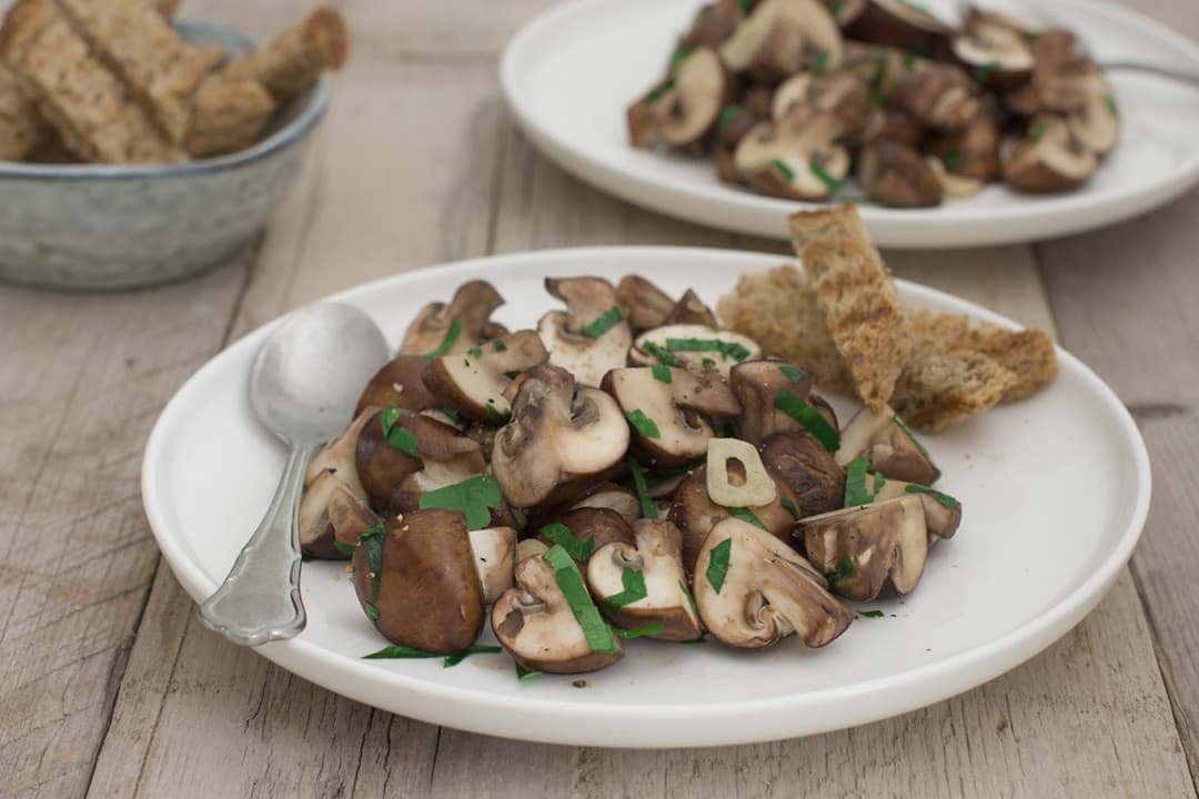 Kastanjechampignons met peterselie en knoflook