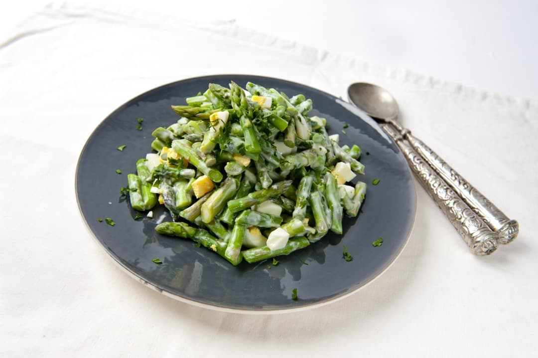 Aspergesalade met krieltjes en ei
