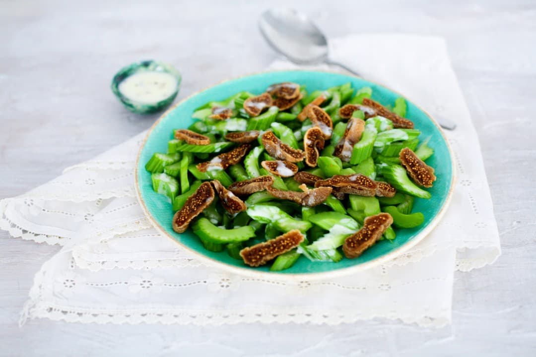 Bleekselderijsalade met vijgen