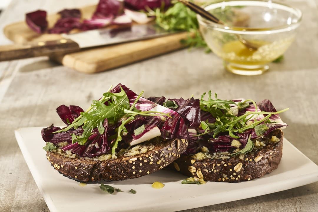 Bruschetta met radicchio en rucola
