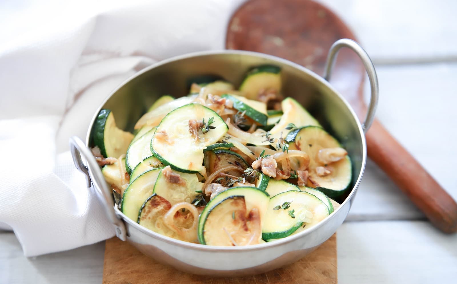 Courgette met ansjovis en ui