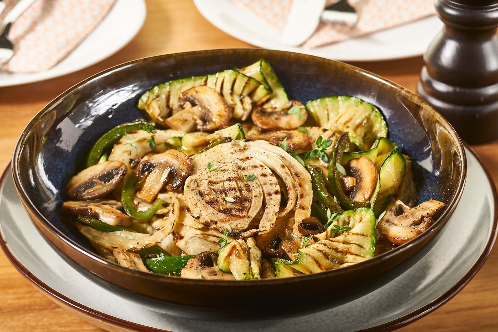 Gegrilde groenten met champignons