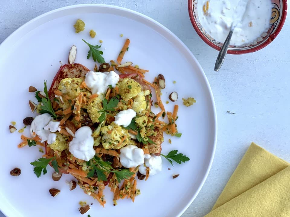 Roasted bulgur with almonds, cauliflower, apple slices and lemon labne by Sandra Ysbrandy