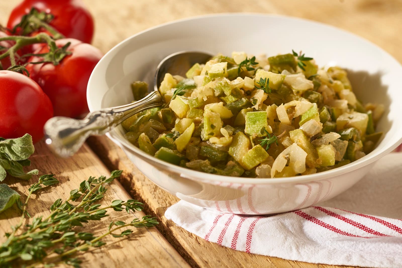 Gestoofde courgette met ui en paprika