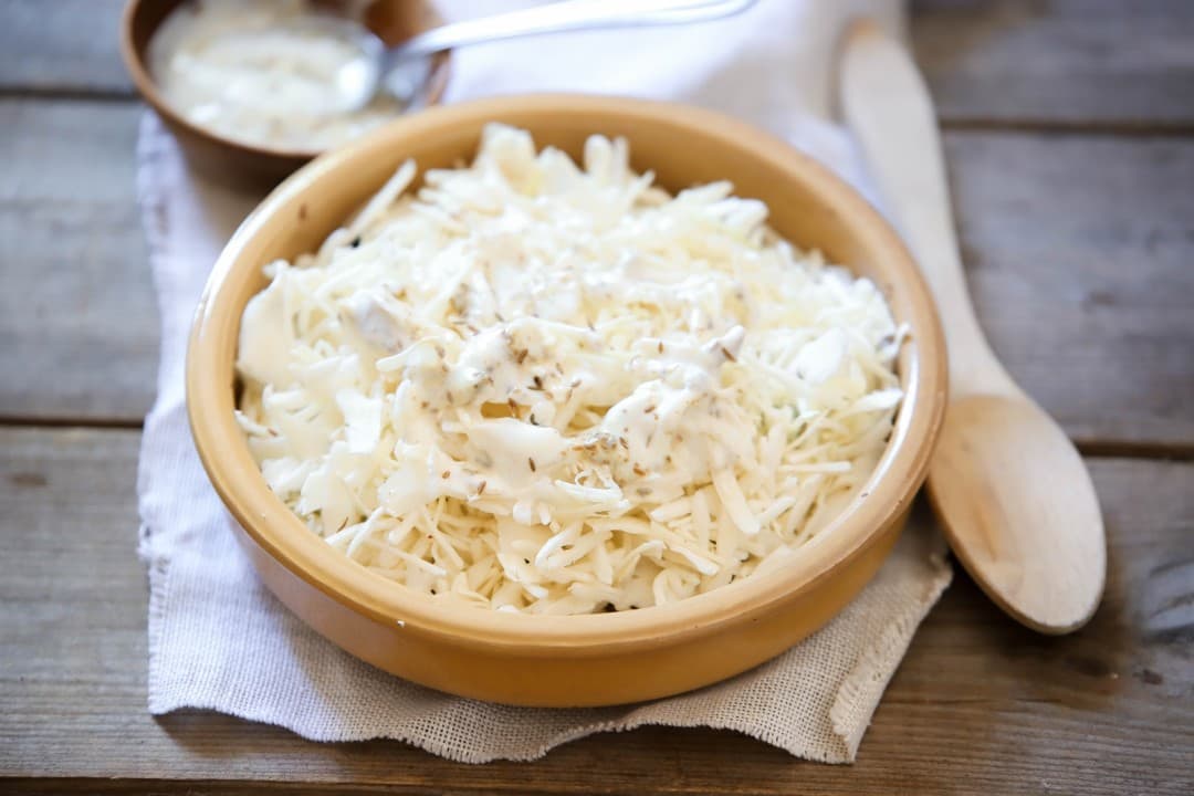 Cabbage salad with yoghurt dressing