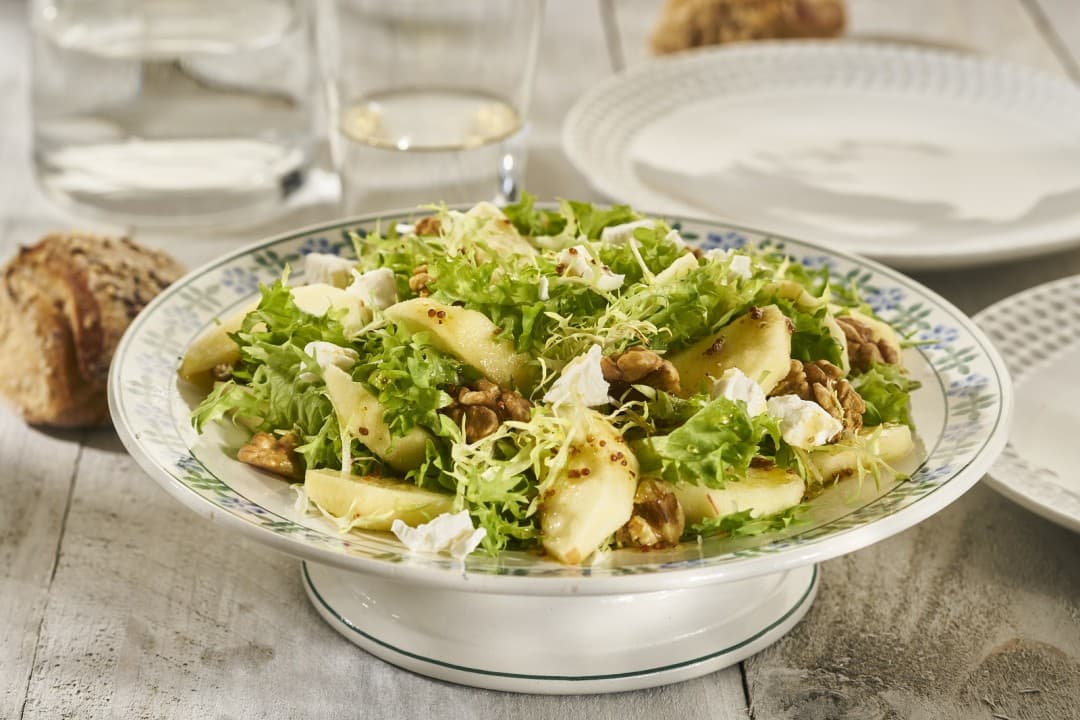 Frisse appelsalade met verse geitenkaas