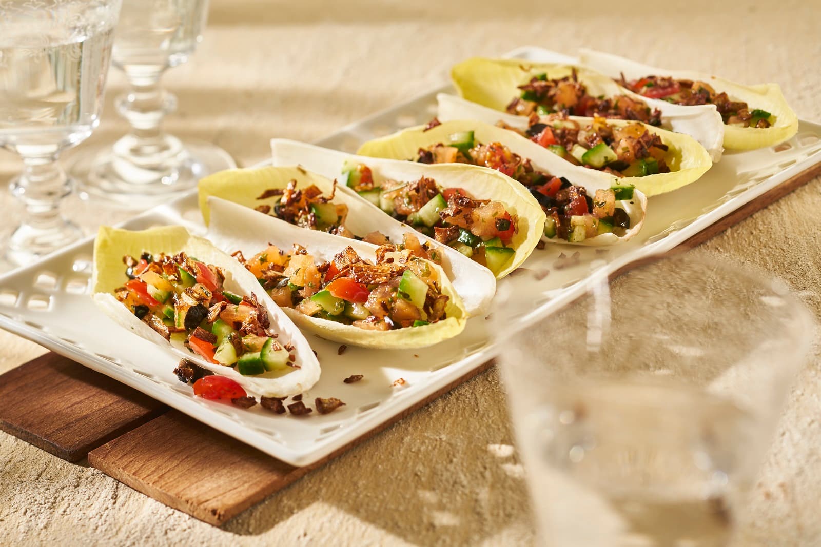 Gevulde witlofbladeren met gebakken sjalotjes