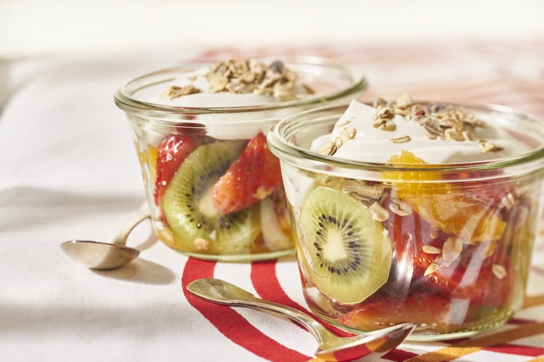 Kiwifruit compote with cottage cheese