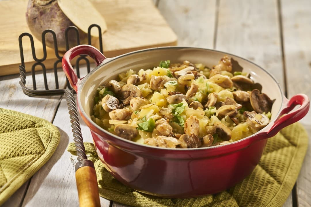 Cabbage turnip mash with raw endive