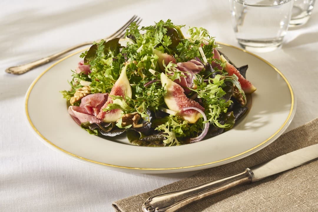 Salade met hertenham en walnoten