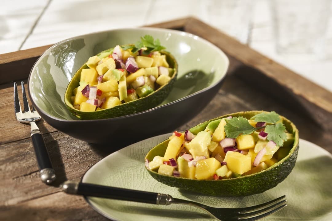 Tropische vruchtensalsa met rode ui