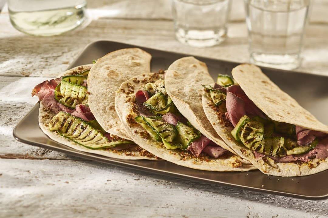 Wraps mit gegrillten Gurkenbändern