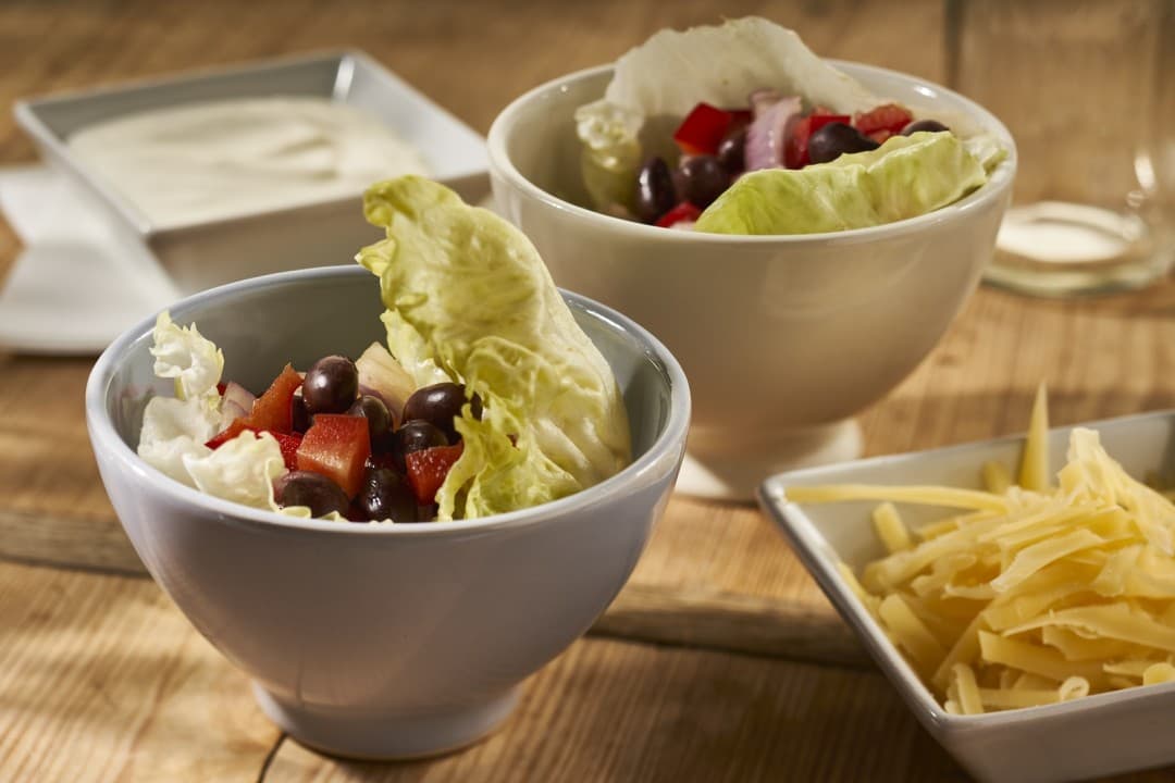 Wrap van ijsbergsla met kidneybonen