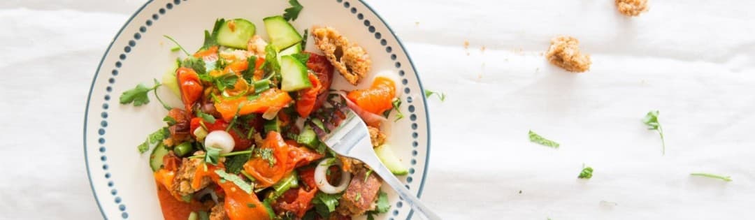 Paprikasalat mit hausgemachten Croutons