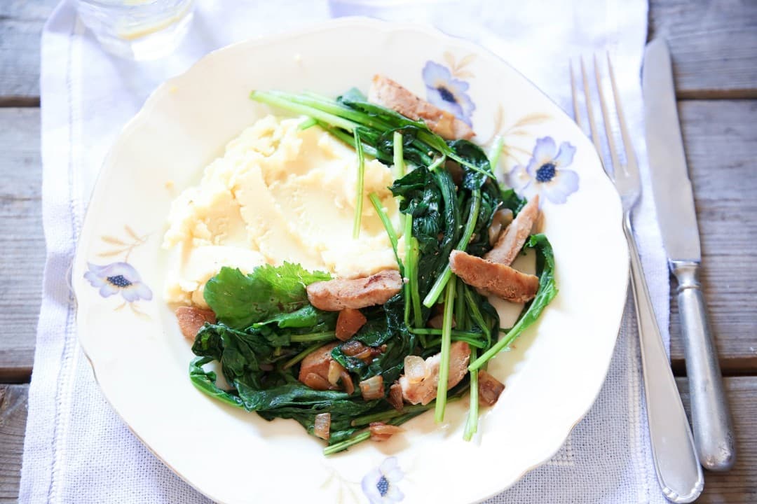 Turnip greens with wok meat