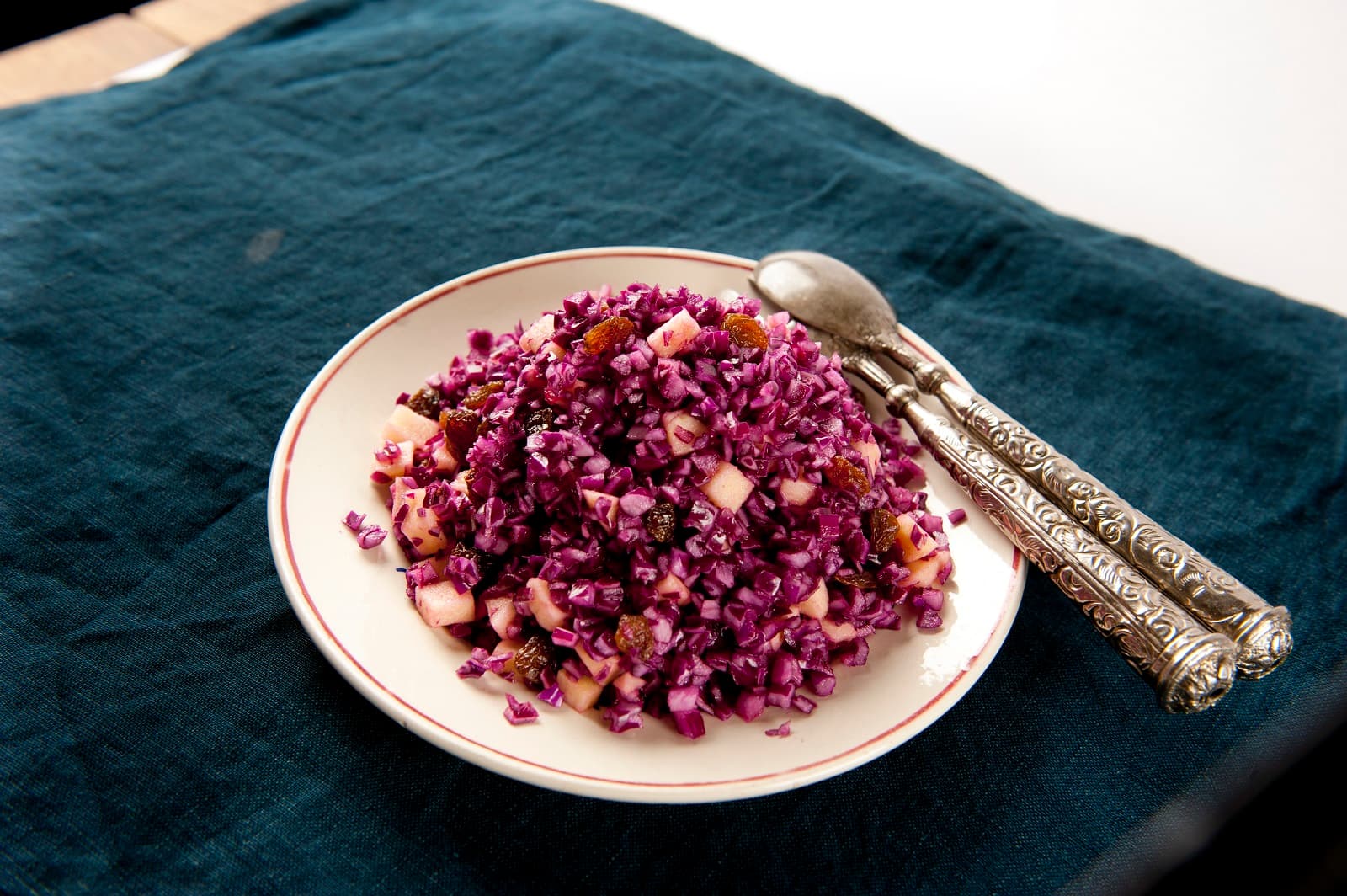 Rode koolsalade met honingdressing