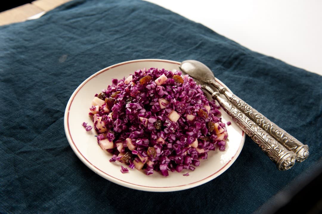 Rode koolsalade met honingdressing