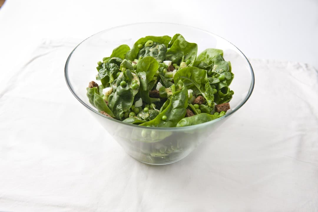 Spinatsalat mit Croutons