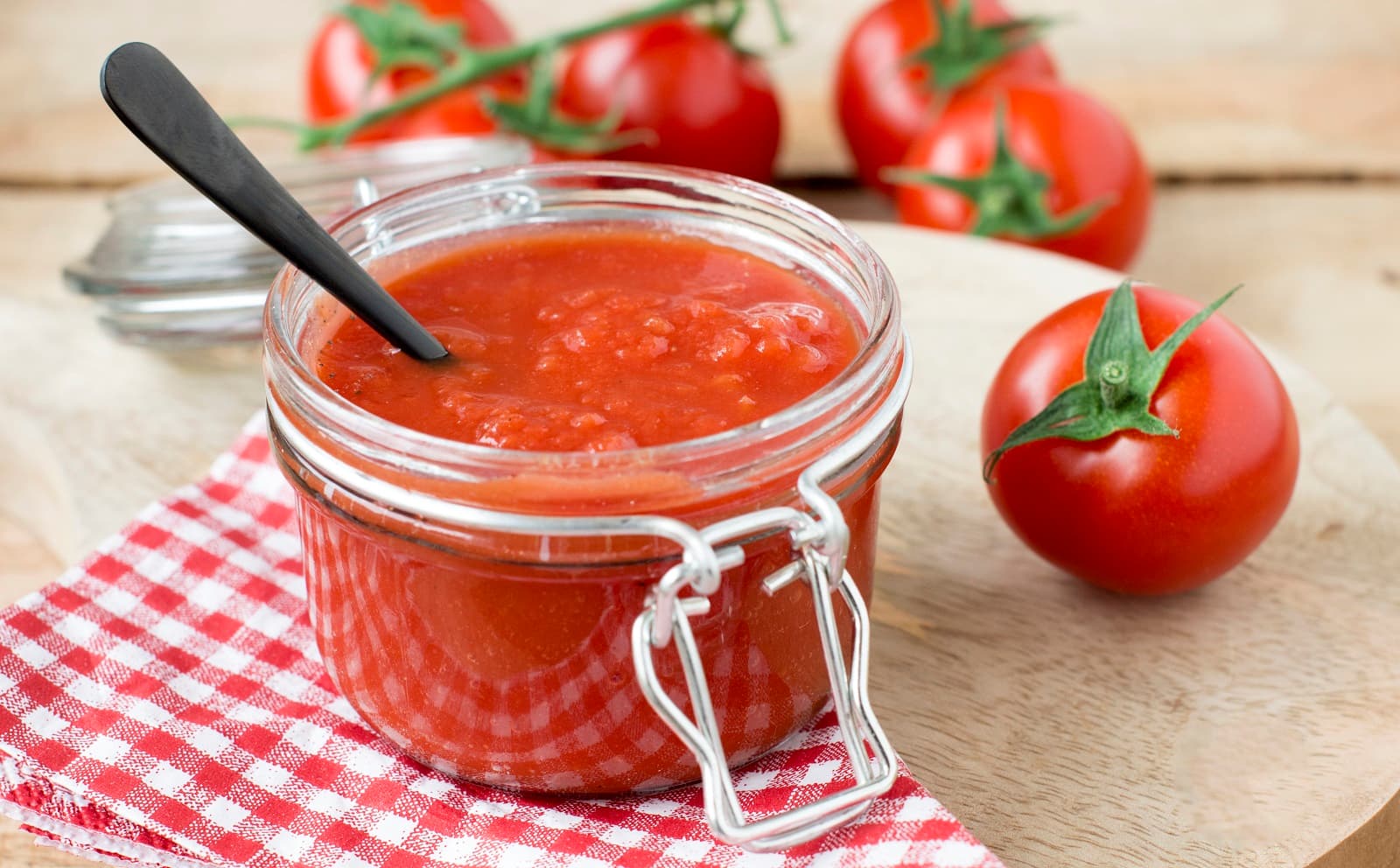 Zelfgemaakte tomatenketchup