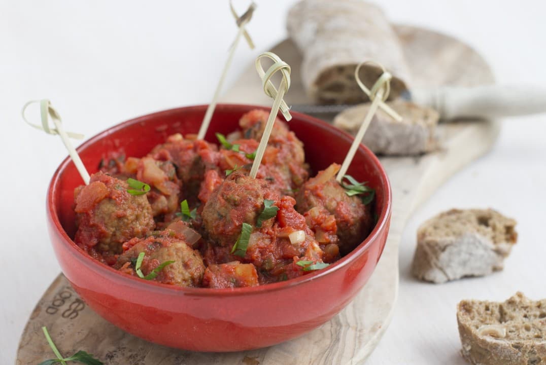 Vegaballetjes in pittige tomatensaus