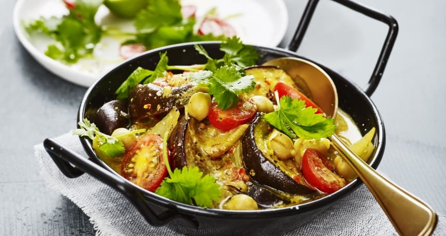 Auberginecurry met tomaat en kikkererwten