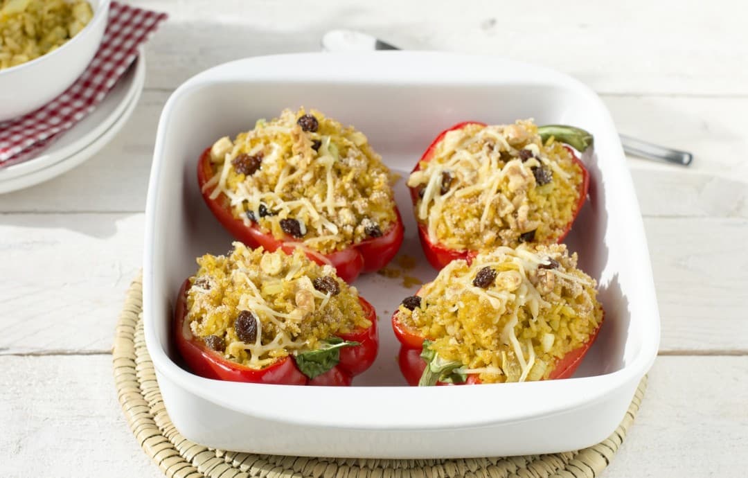 Stuffed sweet pepper with curry rice