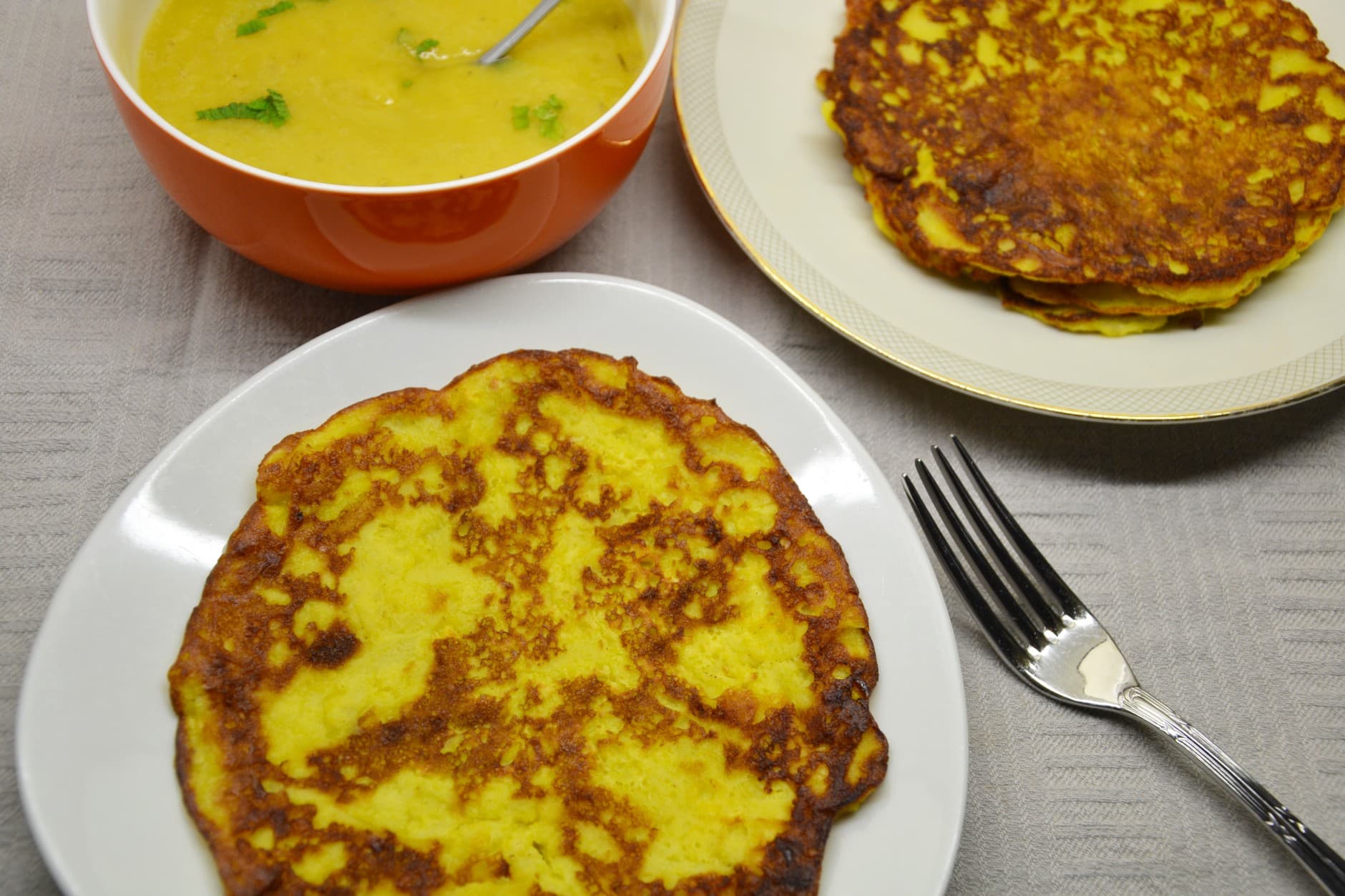 Gouden appelpannenkoek met banaansaus van Joke Boon