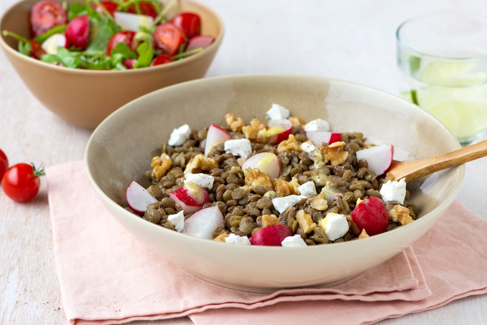 Linzensalade met walnoten en rucola