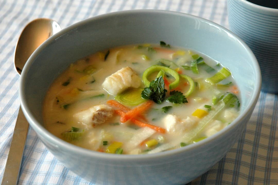 Lauchsuppe mit Fisch