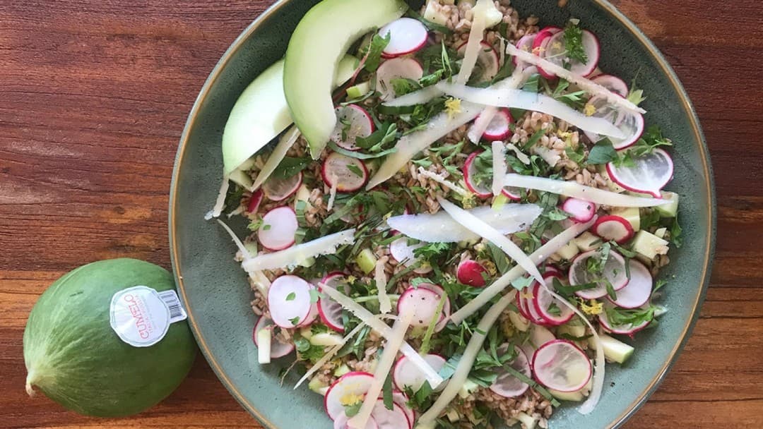 Italiaanse maaltijdsalade met cumelo en spelt