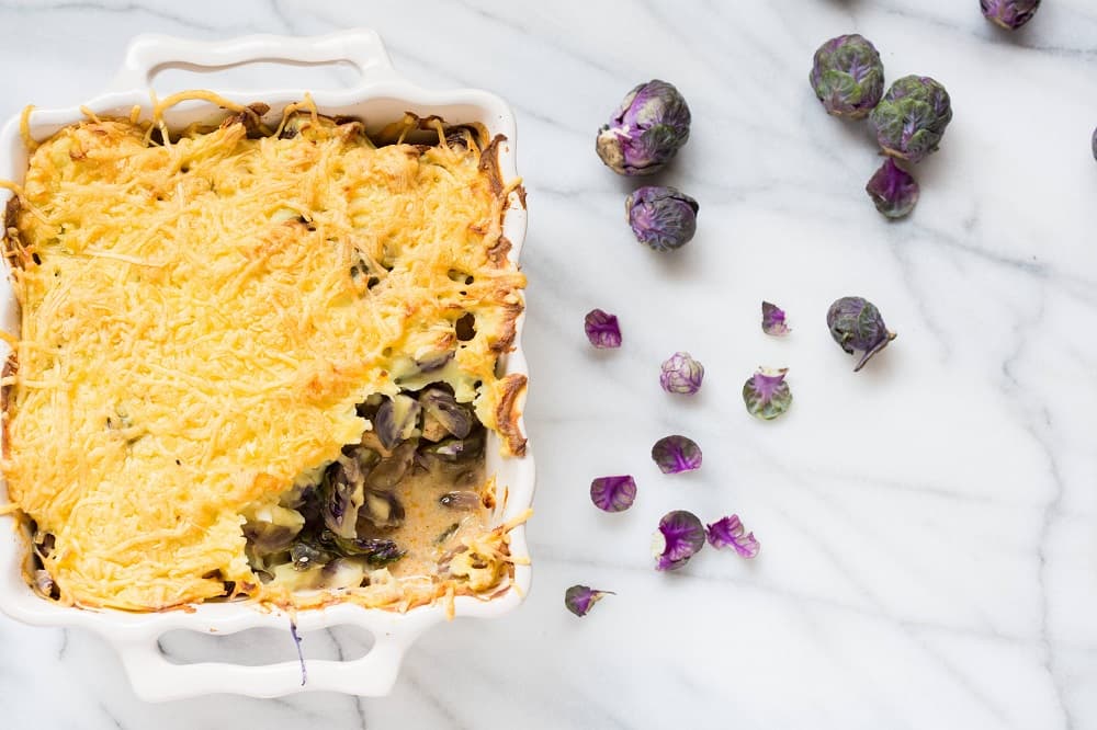 Gegratineerde paarse spruitjes met kip