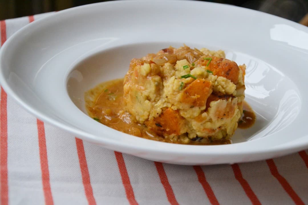 Vegan stamppot van geroosterde pompoen, linzen en pindajus van Joke Boon