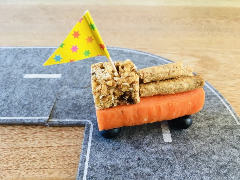 Vrachtwagen traktatie van groenten en fruit