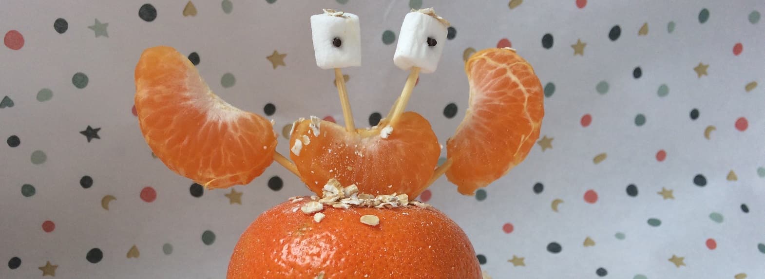 Fruitkrab in het zand traktatie