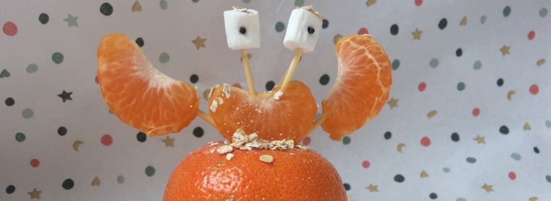 Fruitkrab in het zand traktatie