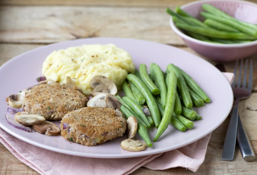 Viskoekjes met sperziebonen en champignons