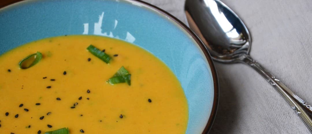 Wortelsoep met kokos en zwart sesamzaad van Joke Boon