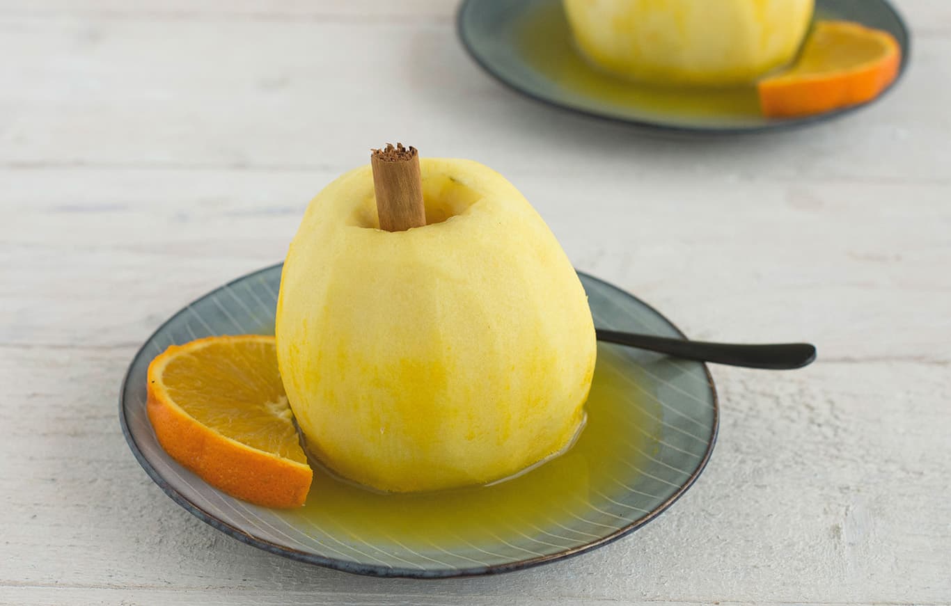 Braised apple with honey and cinnamon