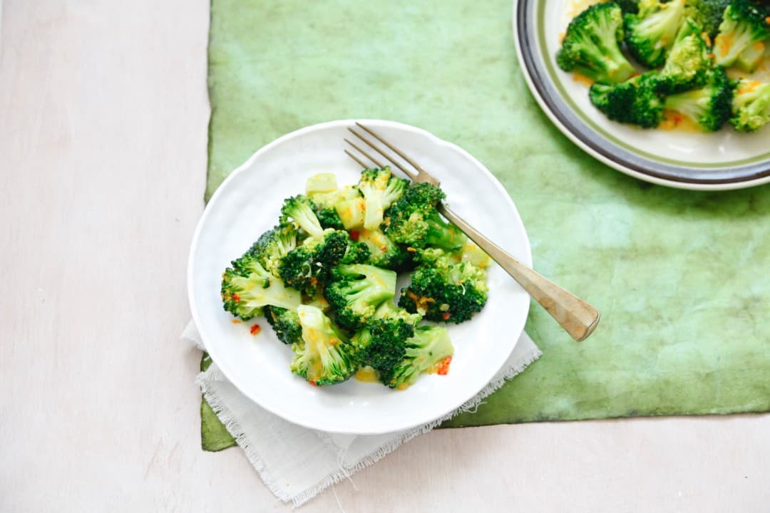 Broccoli met pittige sinaasappelsaus
