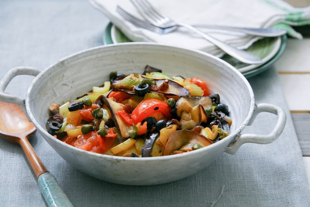 Caponata met aubergine, paprika en kappertjes