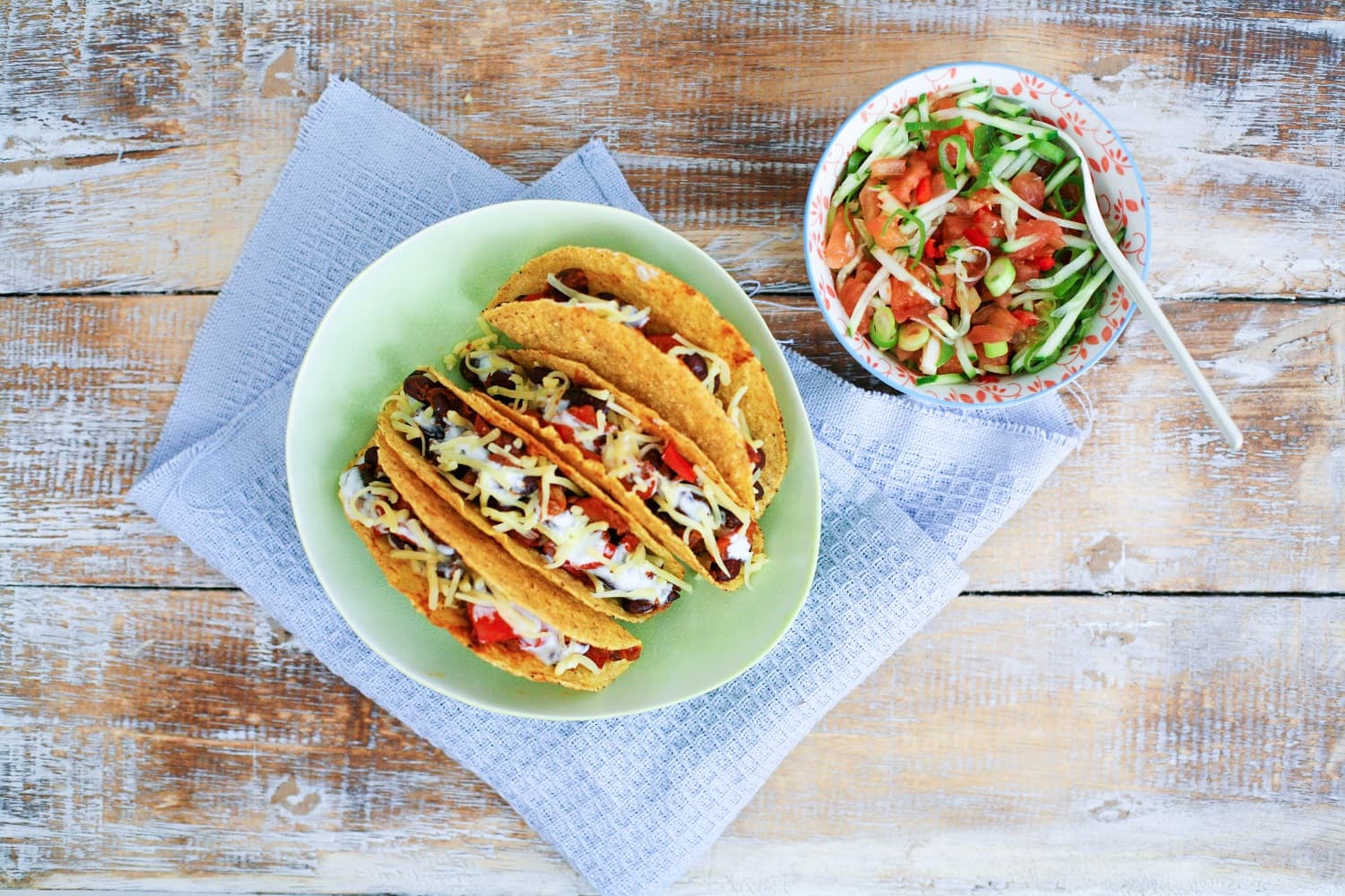 Stuffed tacos with salsa