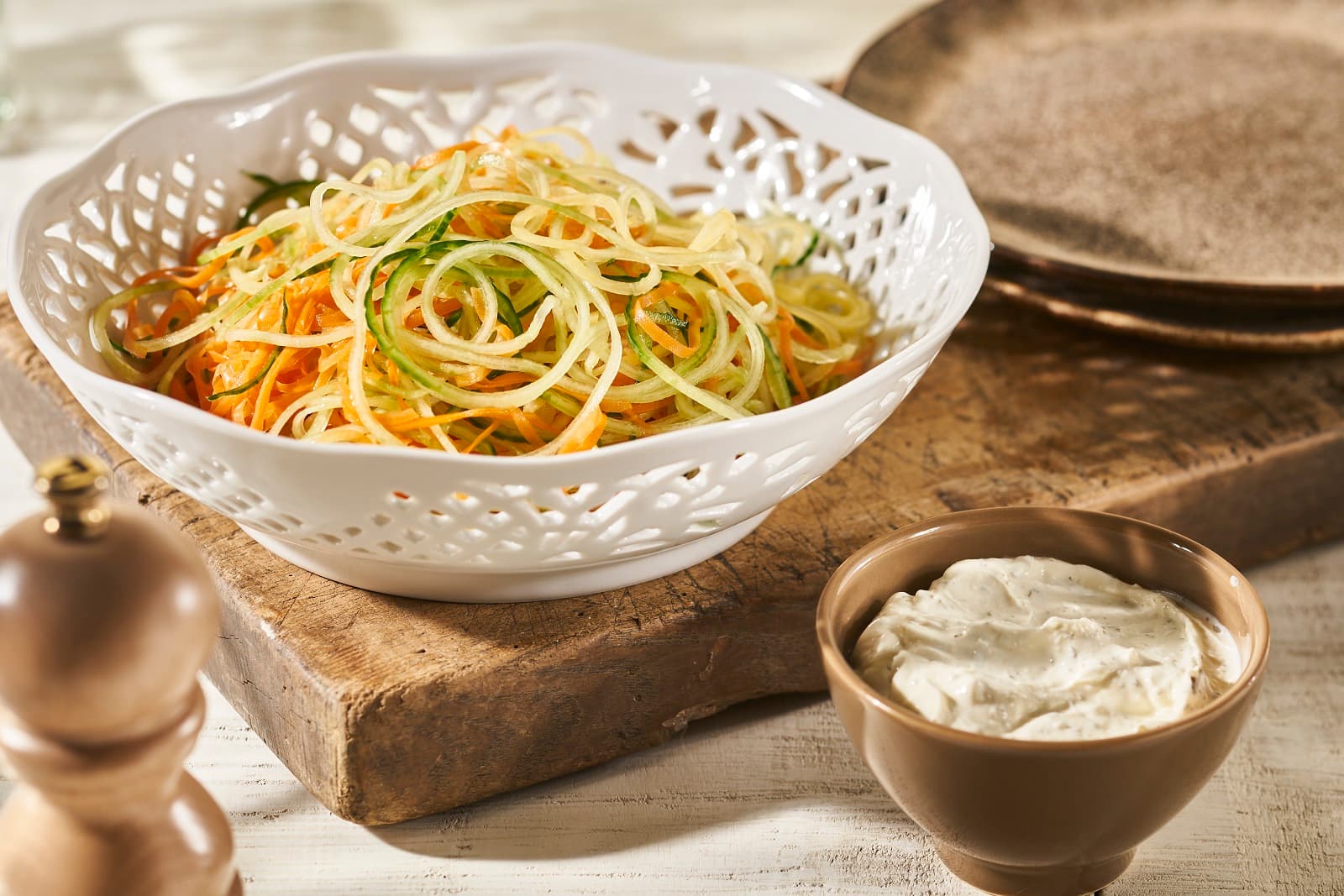 Groentespaghetti met kruidenkaassausje