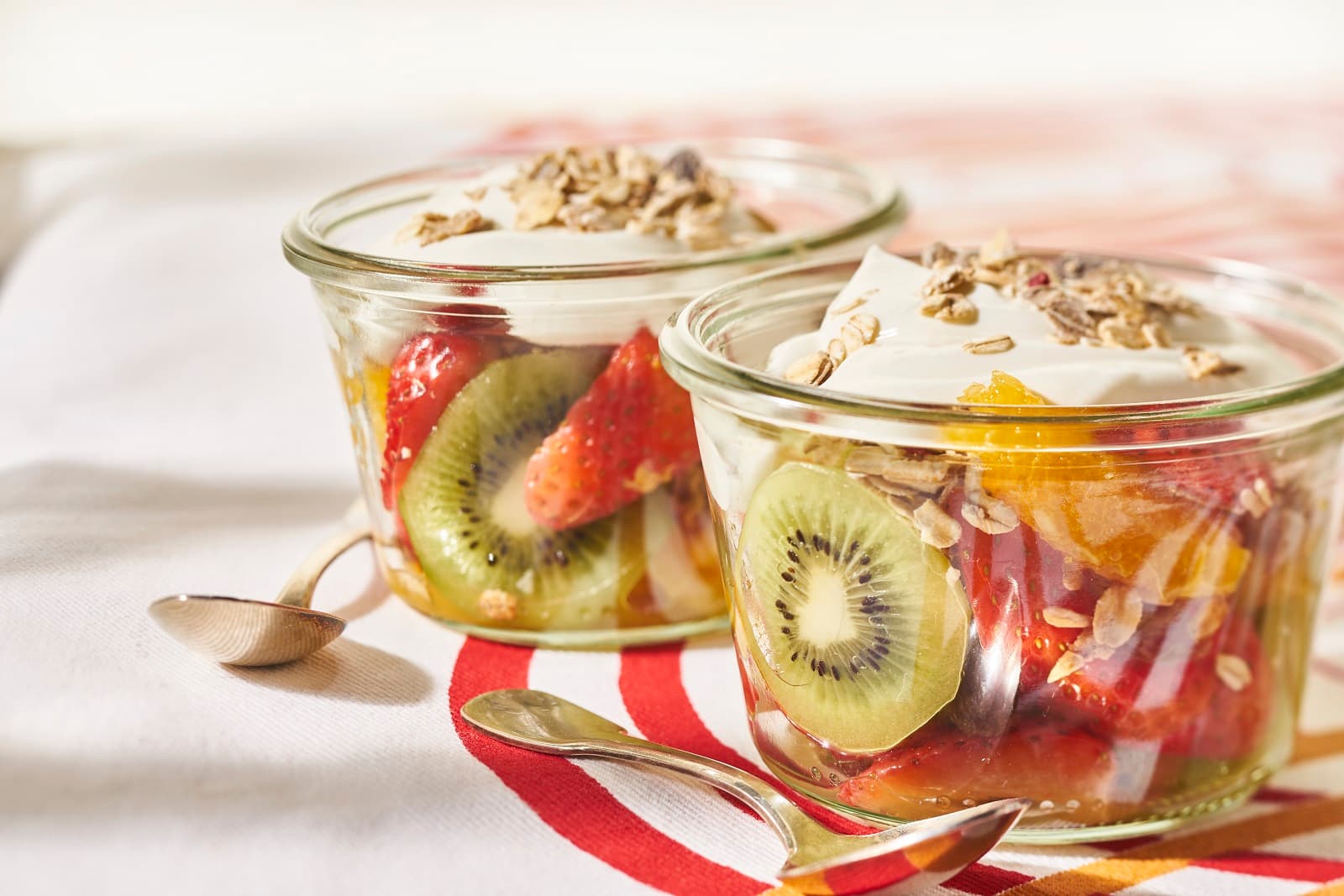Kiwifruit compote with cottage cheese