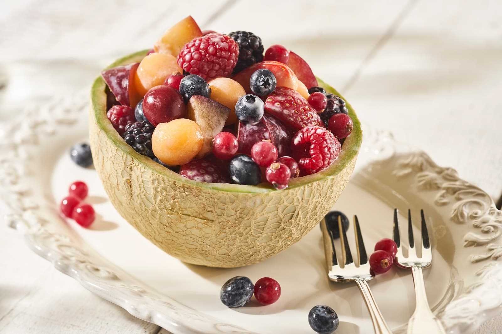 Meloen gevuld met fruitsalade