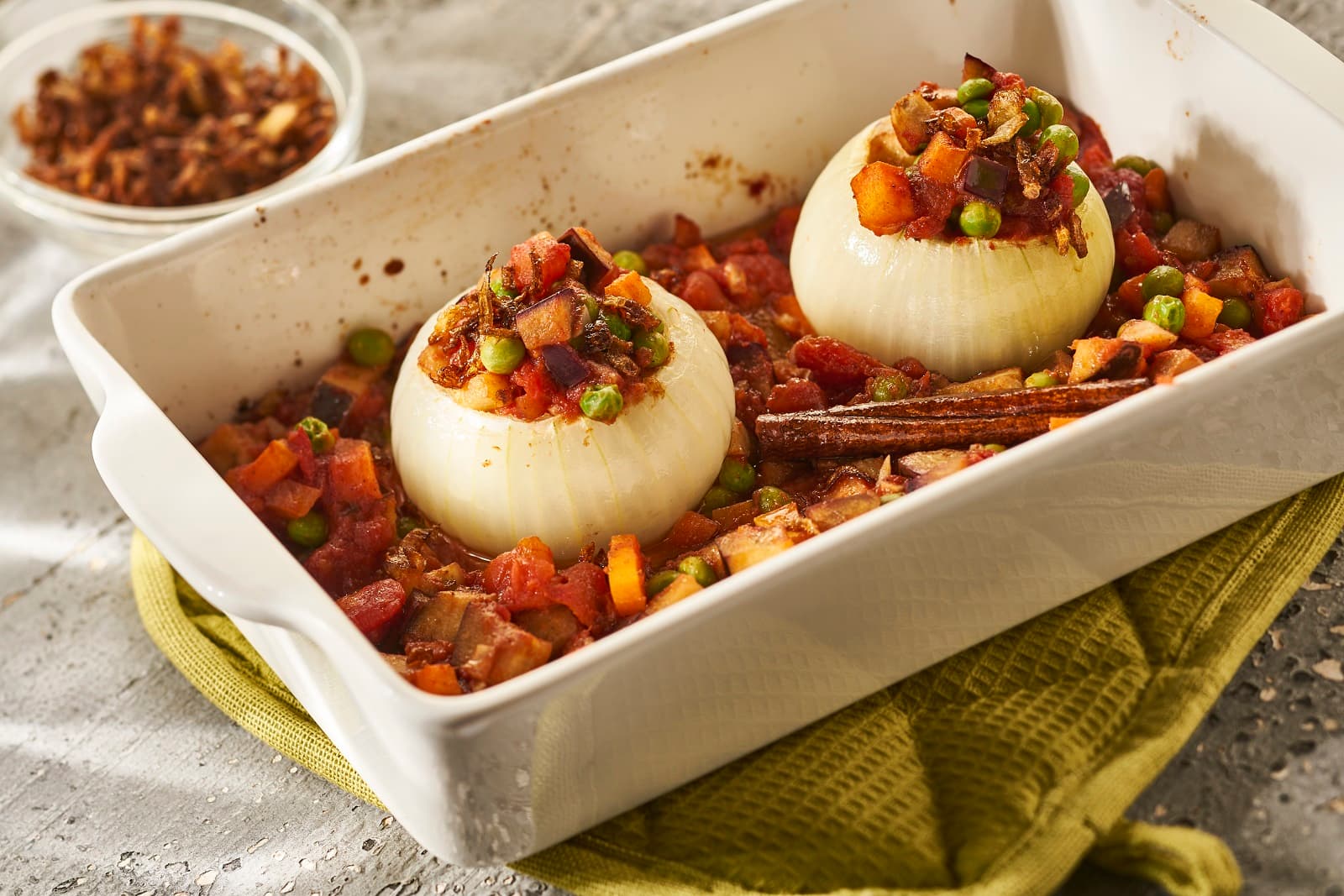 Onion stuffed with vegetable curry