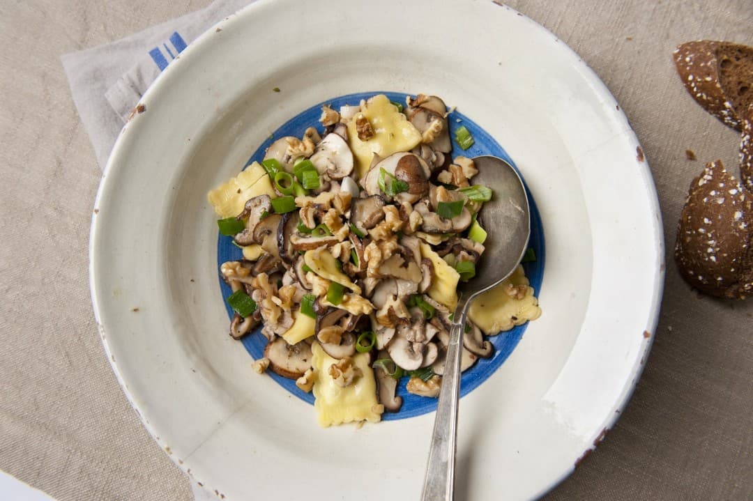 Ravioli met paddenstoelen en noten