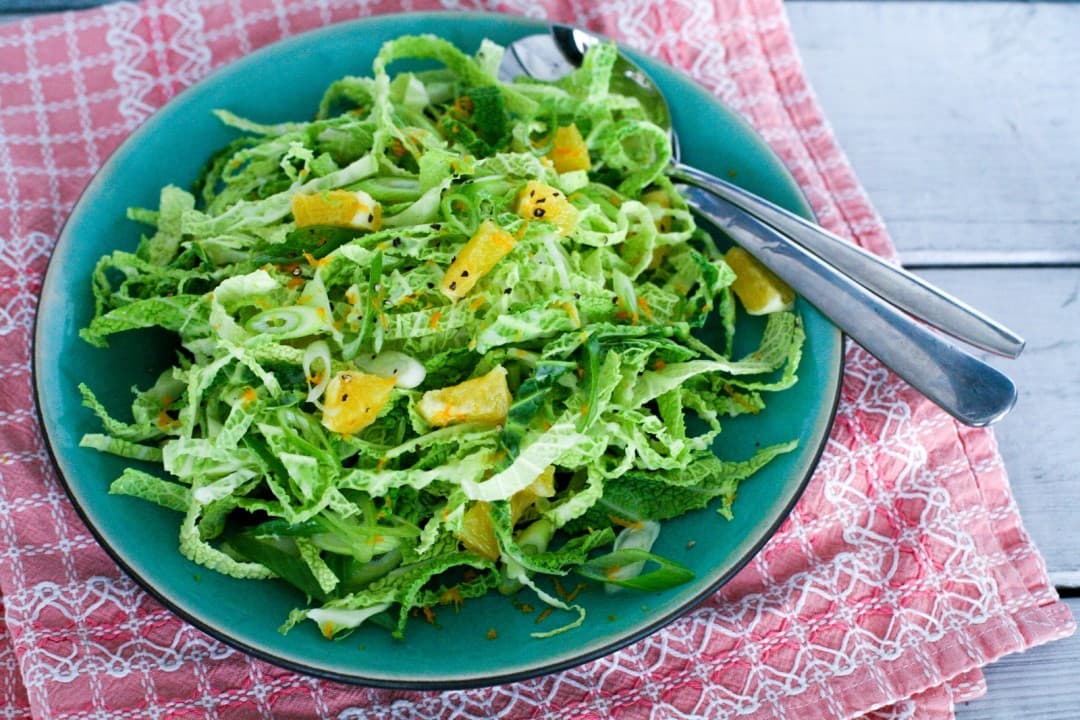 Savooiekoolsalade met sinaasappelsaus