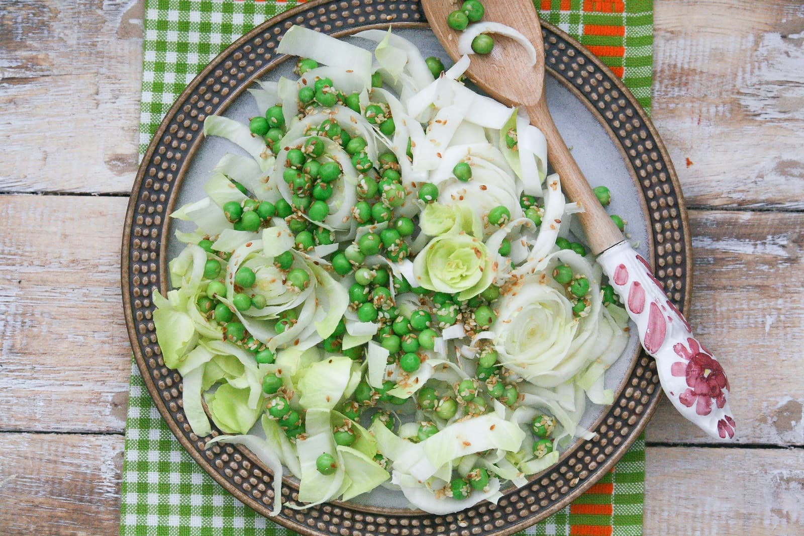 Chicory salad with sesame dressing