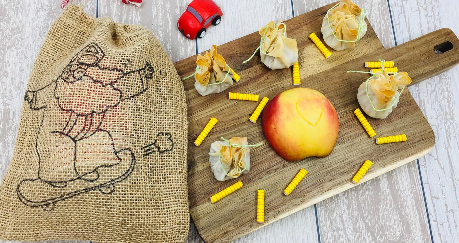 Sinterklaas treat: Saint Nicholas' 'bag' (filo pastry bag with apples & cinnamon)