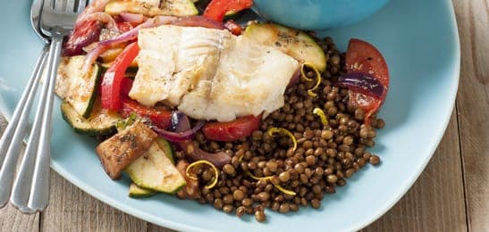 Ratatouille met linzen en gebakken kabeljauw